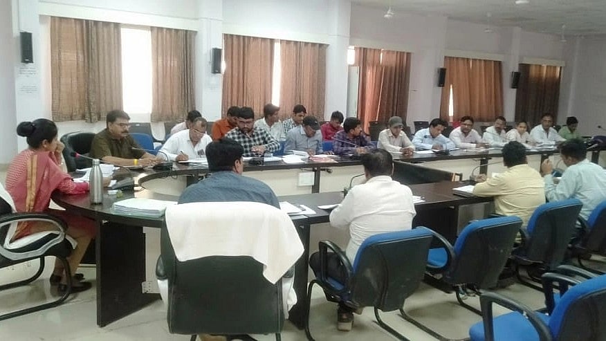 Madhya Pradesh: Review meeting of the flagship scheme under rural development in Agar