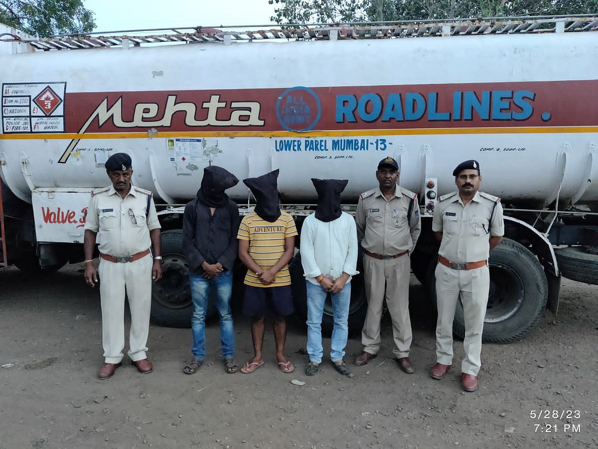 ILLEGAL BUSINESS: Police nabs three, seize 37 drums of chemical in Sendhwa