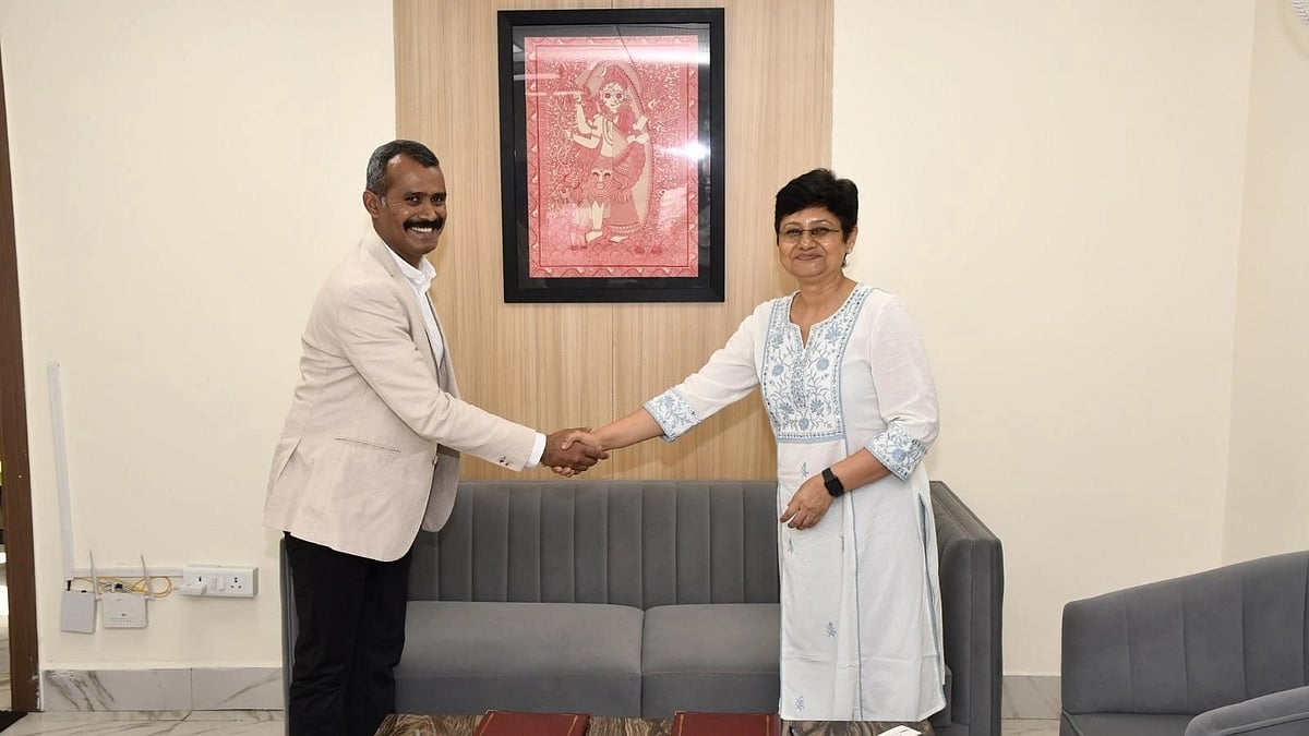 Mr Ravanan N, Executive Director, Eterno Infotech and Ms Suman Nalwa, DCP, PRO, Delhi Police at the partnership signing ceremony in New Delhi