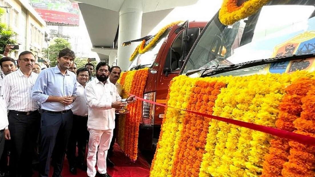 Thane Maharashtra CM Eknath Shinde Inaugurates 2 Mechanical Road