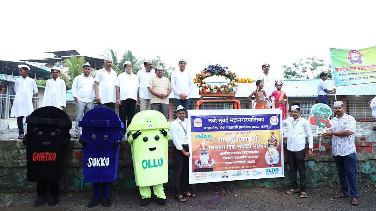 They marched through the Karave village, spreading the message of cleanliness while singing popular Warkhari songs.