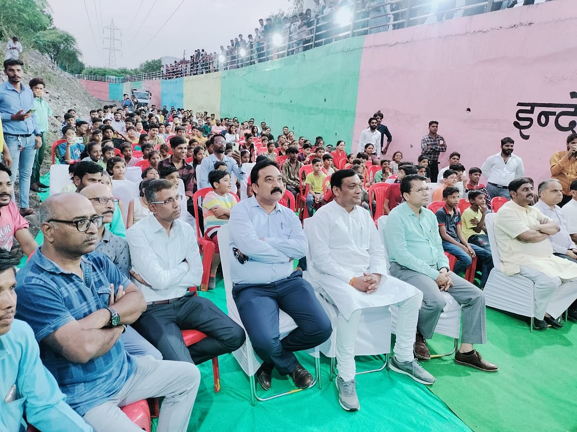 Indore: NC Sarkar’s Magic Show In Swachh Nala At Tulsi Nagar