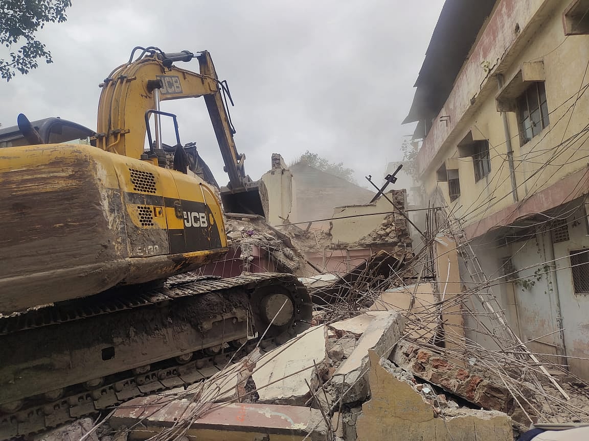 Indore: Dilapidated Chawl Razed At Patnipura