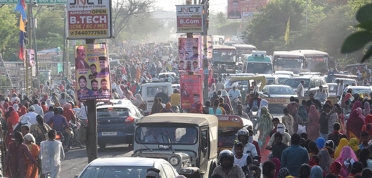 Bhopal: Traffic Gridlock In Karond As Devotees Cover 4 Km On Foot Following Shri Shiv Maha Puran By Pt Pradeep Mishra