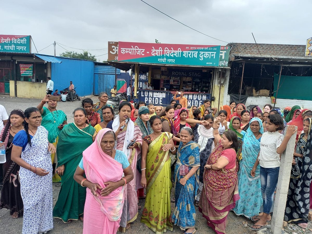 Indore: Women Protest Against Liquor Shop