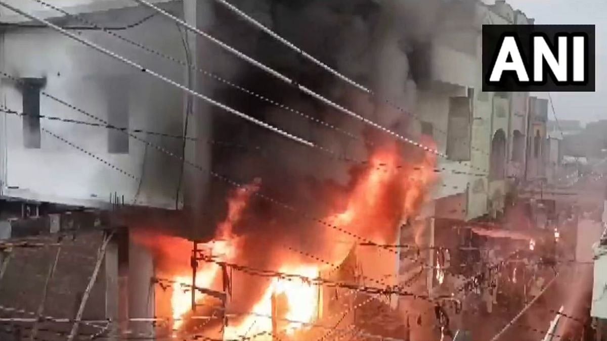 Andhra Pradesh: Massive Fire Breaks Out At Shopping Mall In Prakasam District; Visuals Surface