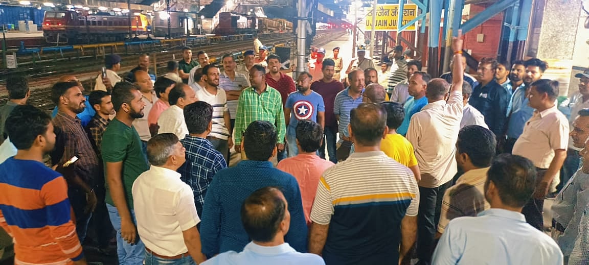 Madhya Pradesh: Ujjain Railway Crew Stage Protest Against Bhopal Order 