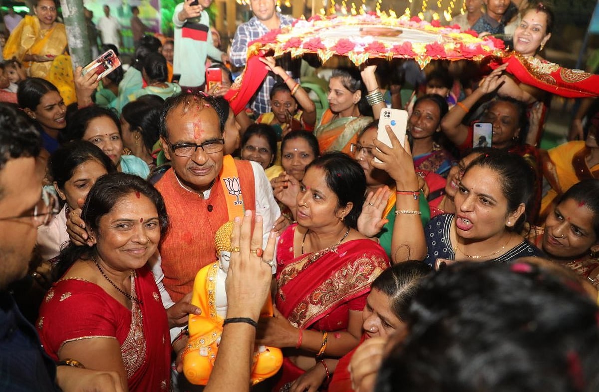 Indore: CM Receives Grand Welcome From Ladli Behna Yojna Beneficiaries