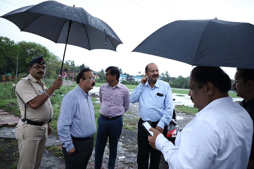 NMMC Chief visited rain-affected areas and have asked officials to take prompt action to ensure smooth flow 