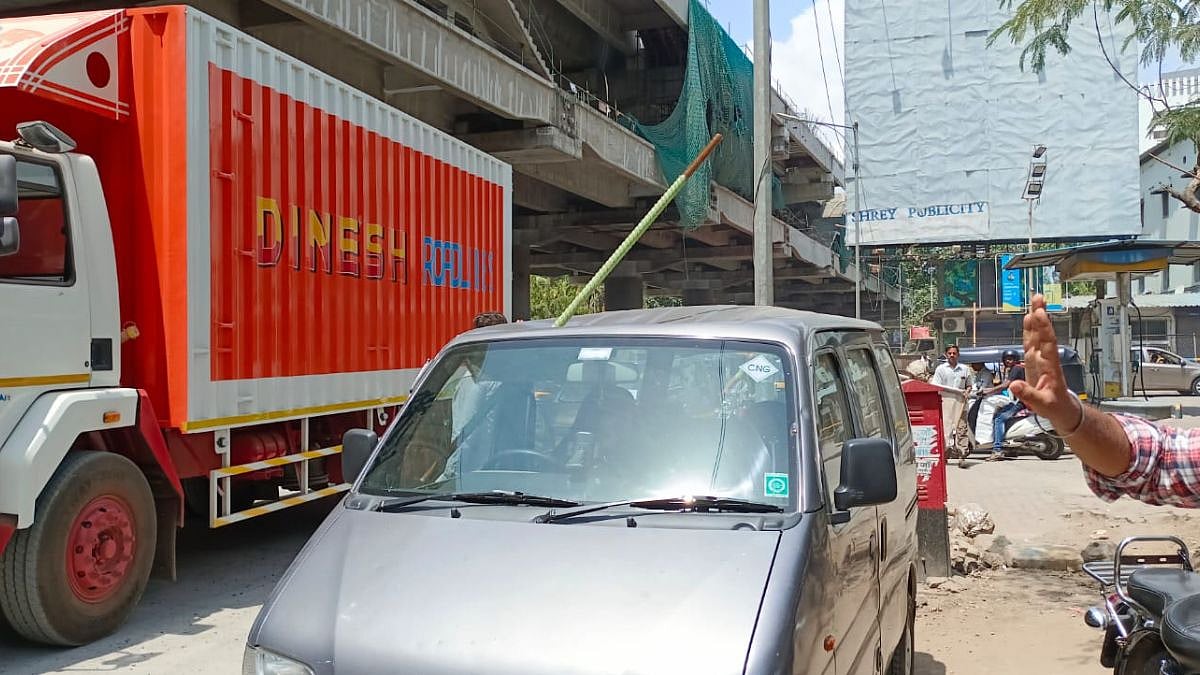 Thane News: Iron Rod From Metro Site Pierces Through Moving Car's Roof At Teen Haath Naka; No Injuries Reported