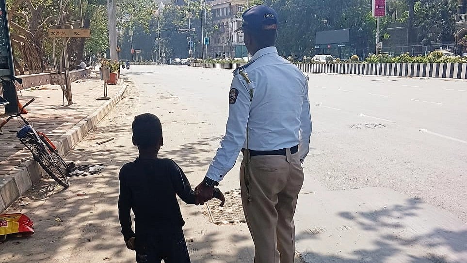 FPJ Special: Mumbai Traffic Cops Take Care Of Unattended Kids