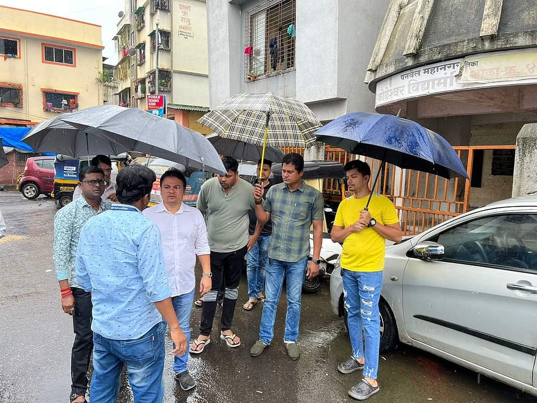 Mhatre visited the residents of Patel and Kacchi Mohalla