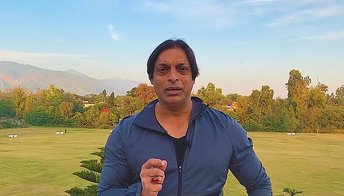 'Yeh Toh Pakda Gaya': Netizens Claim Shoaib Akhtar Was Caught Hiding 'Vape Device' From Camera During His Visit At Shahid Afridi's House