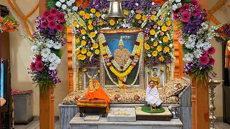 Guru Purnima Observed With Puja, Aarti and Pravachans in Mumbai City | FPJ