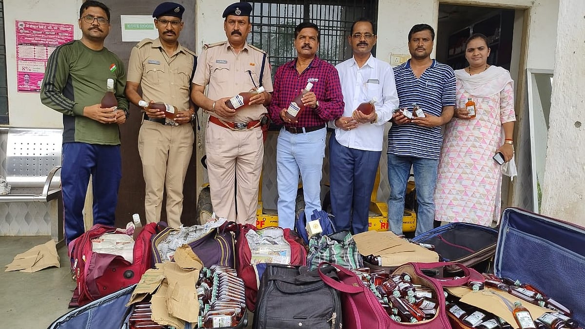 Joint Operation By Central Railway RPF & State Excise Department Foils Smuggling Attempt, Foreign Wine & Brandy Worth ₹2.56 Lakh Seized