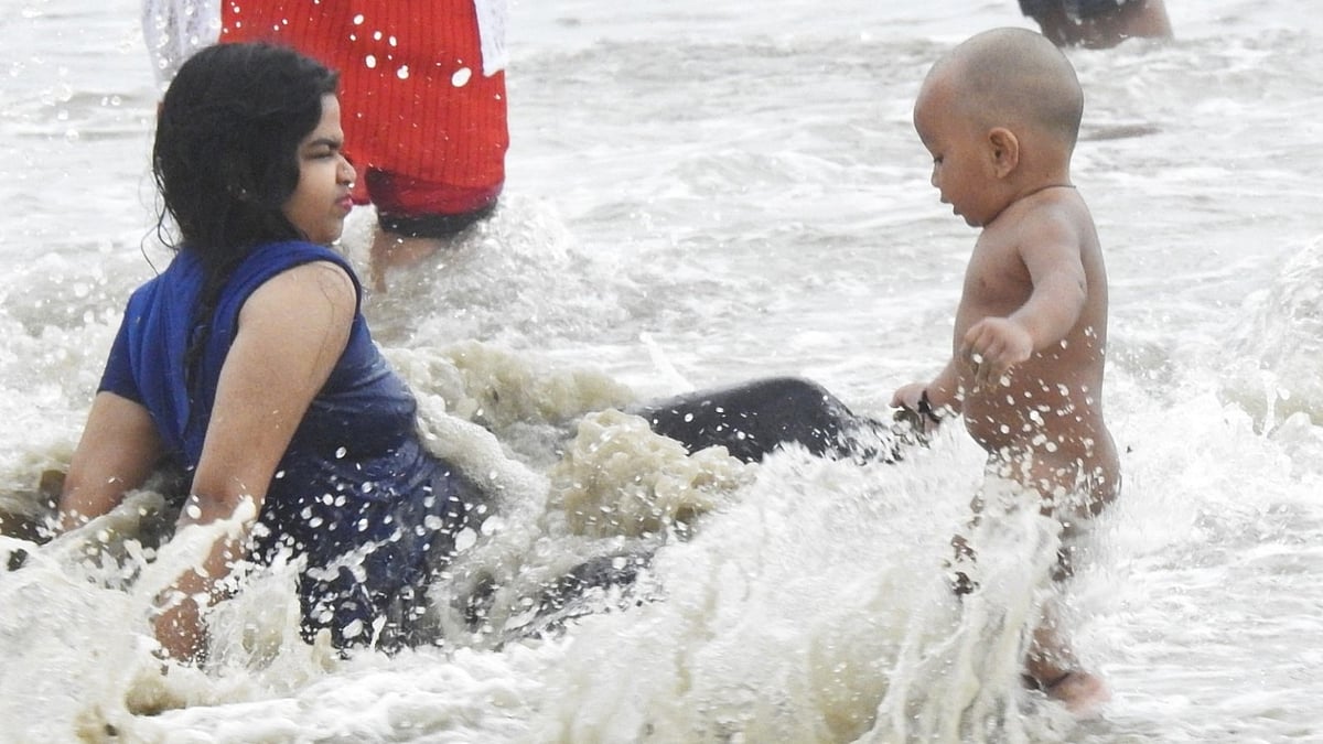 Goa: Undeterred By Rough Seas, Tourists Make Merry At Colva Beach