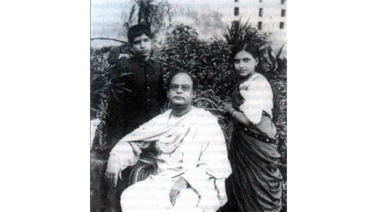 Two of his most famous compositions are Dhana Dhanya Pushpa Bhara and Banga Amar Janani Amar.