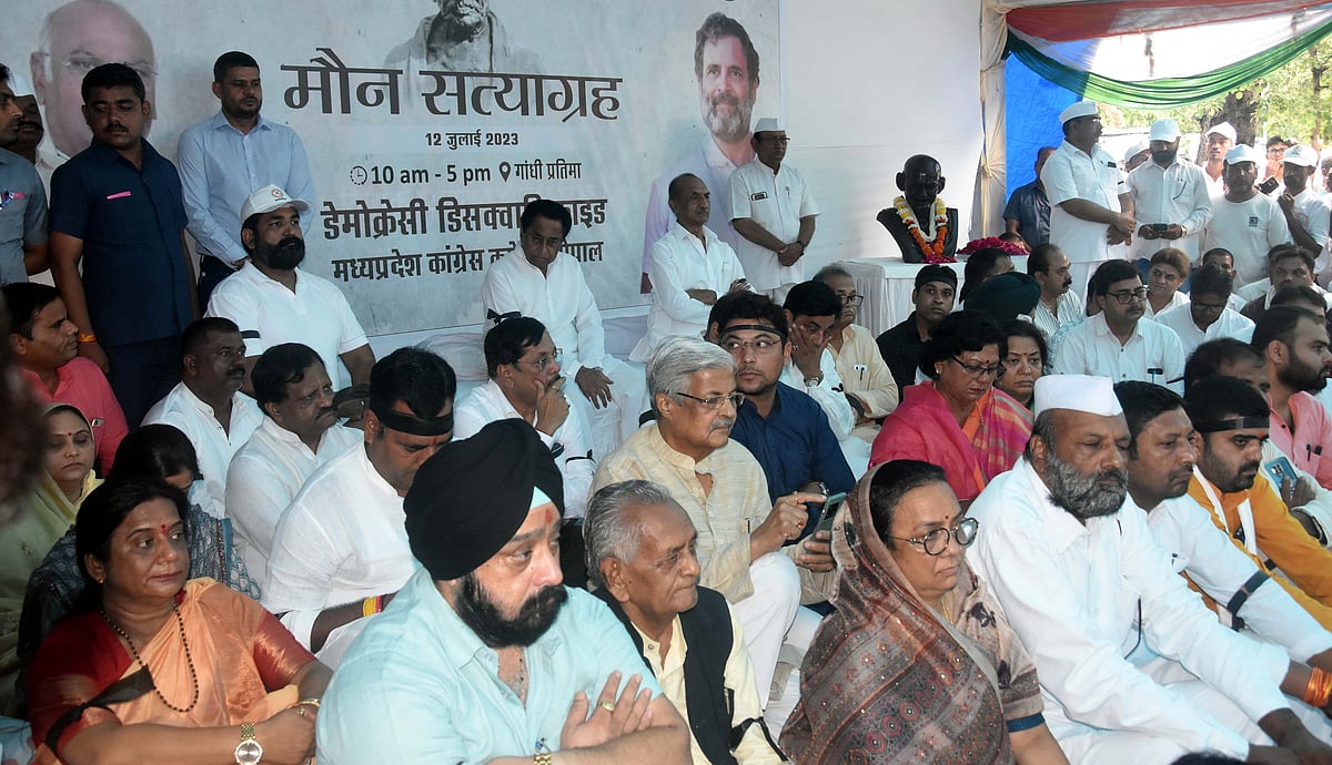 Bhopal: Congress Stages Silent Protest To Show Solidarity With Rahul Gandhi 