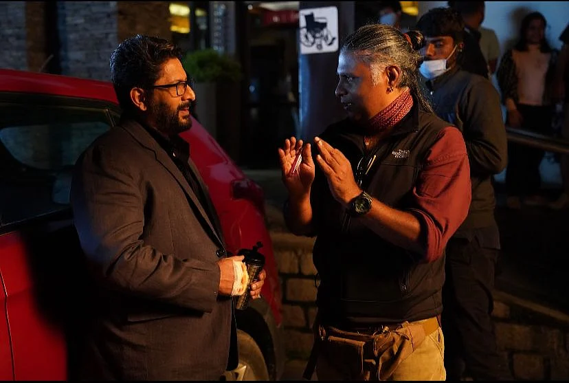 Oni Sen with Arshad Warsi on the sets of Asur 2