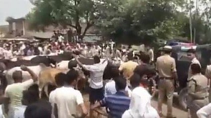 UP: Villagers Block UP Minister Dharampal Singh’s Convoy By Herding Stray Cattle In Bareilly (Watch)