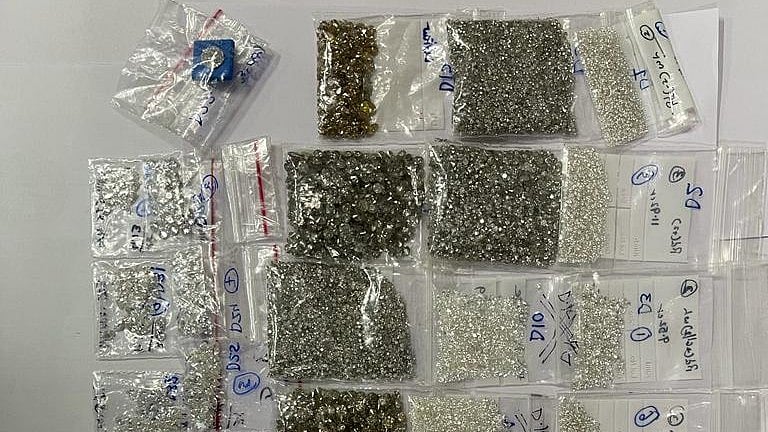 Mumbai: Diamonds Worth ₹1.49 Crore Hidden In Tea Packet Seized From ...