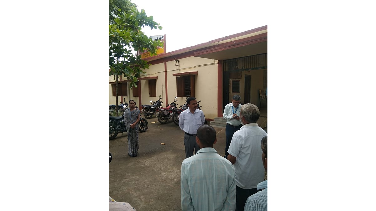Madhya Pradesh: Commissioner Inspects Sub-Health Centre, Hostel In Maheshwar Tehsil In Khargone