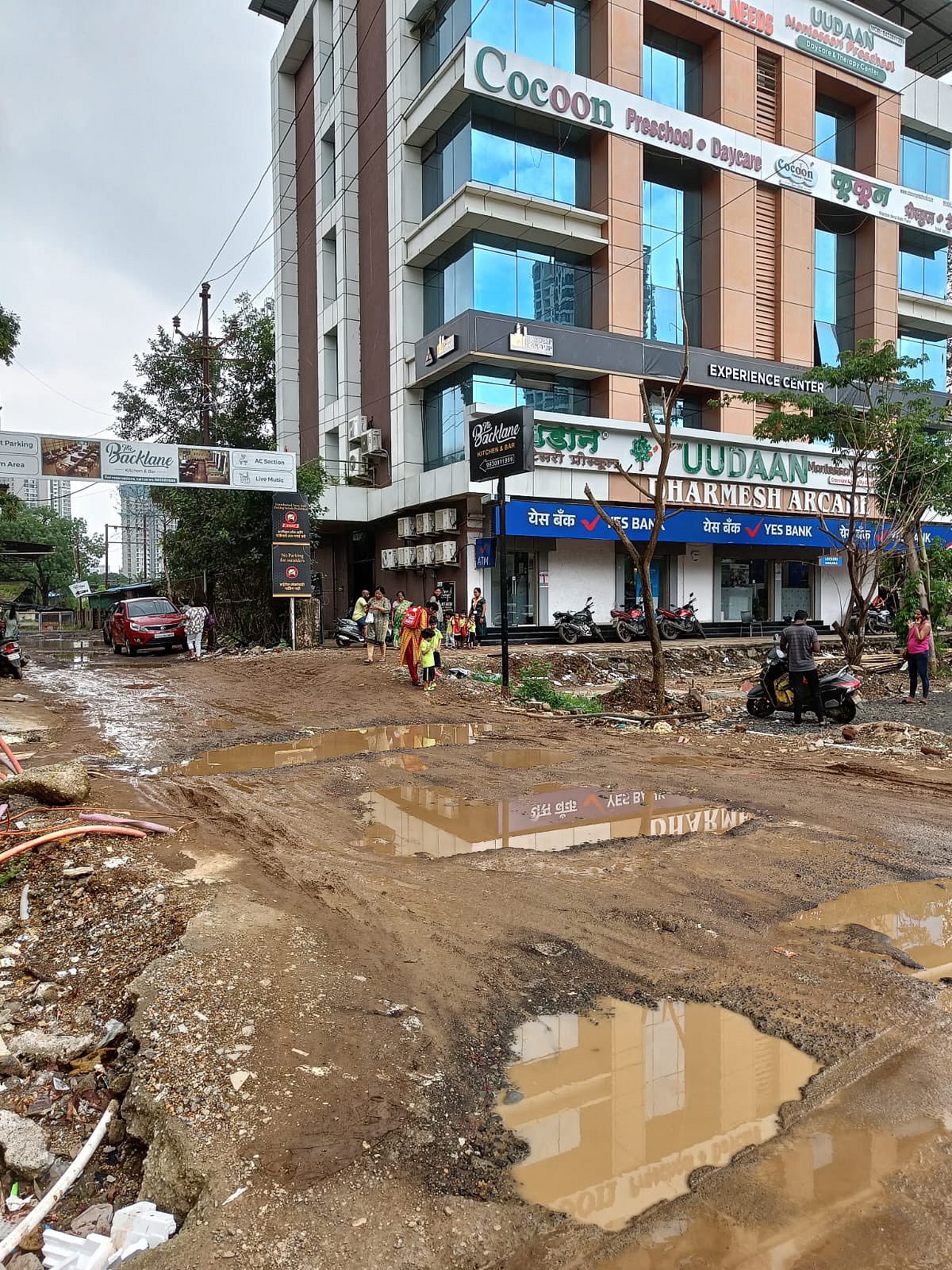 Kolshet traffic congestion due to potholes