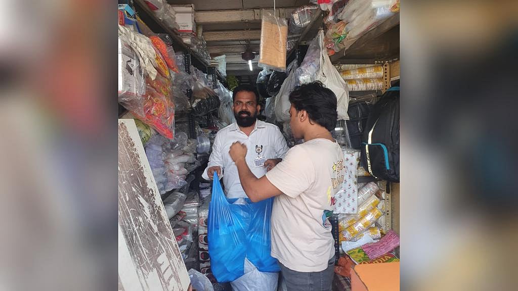 Mumbai News: BMC Intensifies Action Against Plastic Ban During Ganesh Festival, Seizes 1600 kg Of Plastic In A Month