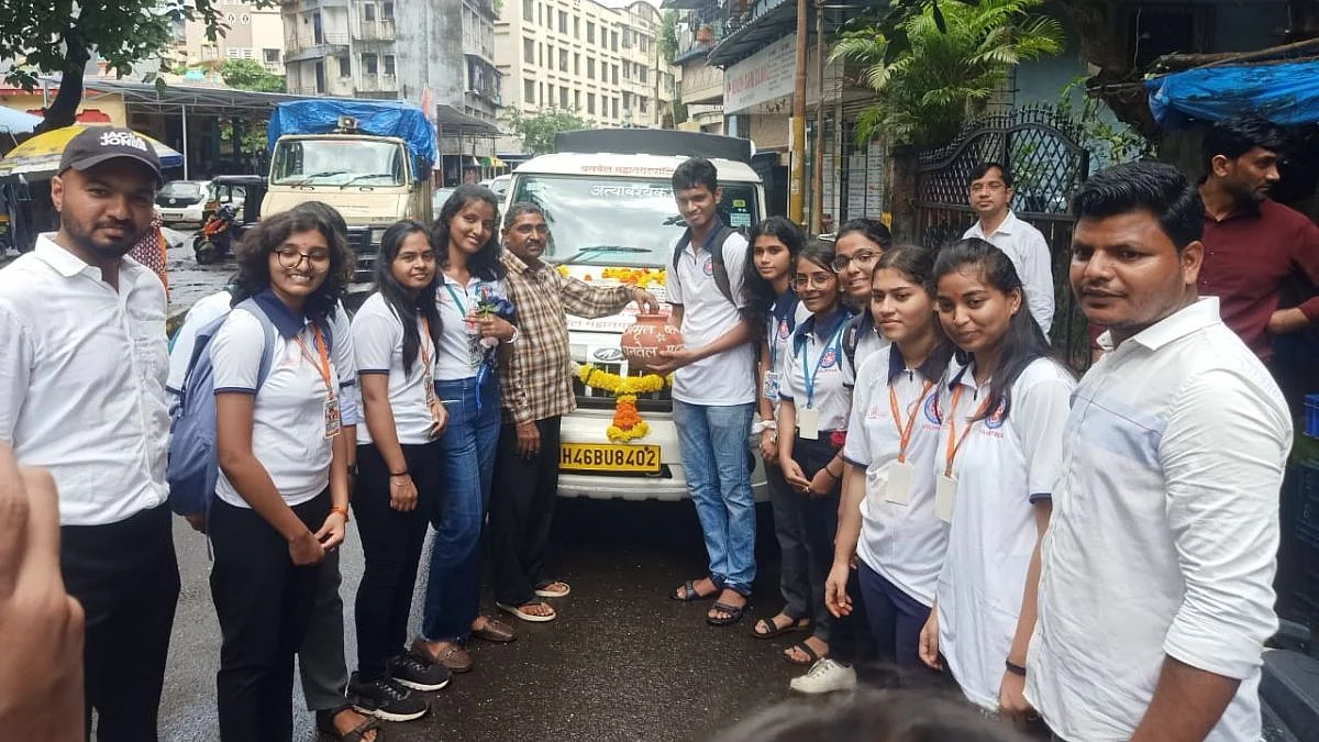 Around 600 students collected soil and rice grains from house to house and involved the citizens in this activity.