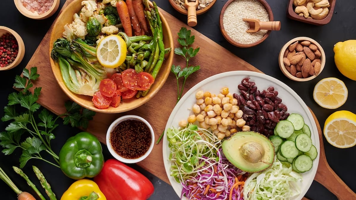 7 Essential Superfoods For Managing PCOS That You Should Include In Your Daily Diet