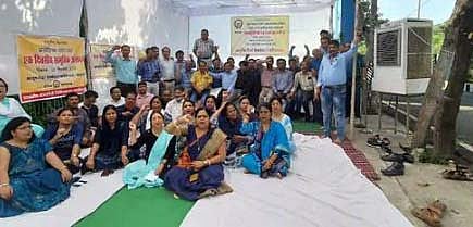 Bhopal: Ayurvedic Teachers Observe Hunger Strike For Salary Revision