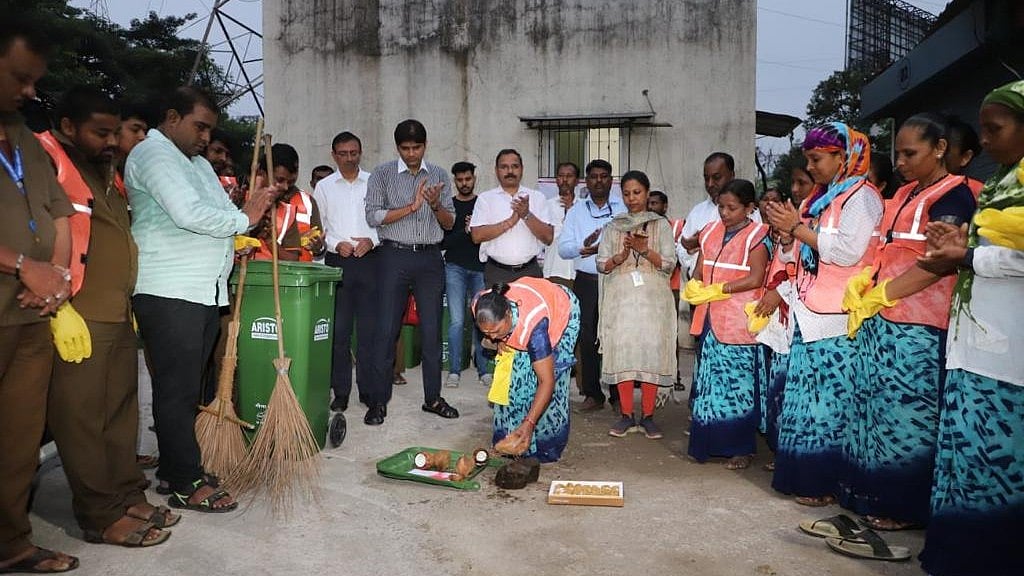 Thane Municipal Corporation Launches City Roads Cleaning Drive, Sets New Standards