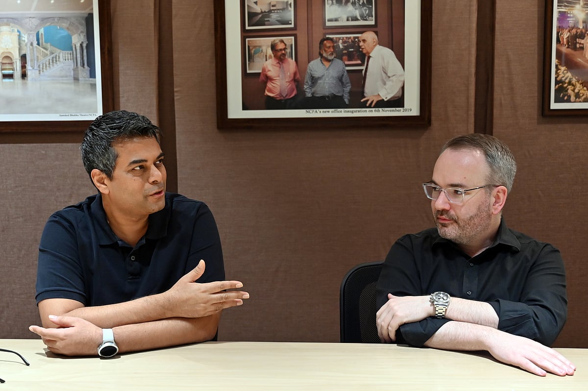 Bruce Guthrie with Zafar Karachiwala (left)