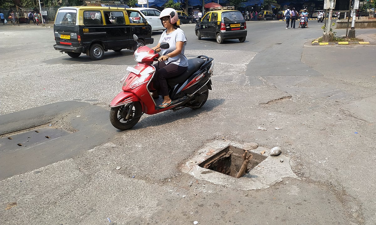 A open manhole on the road near Maratha Mandir theatre, Mumbai Central.