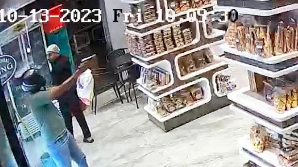 Mira-Bhayandar: Daylight Shootout Bid At Bakery In Kashimira. Close Shave For Staffers As Shooter’s Gun Fails To Fire; Watch