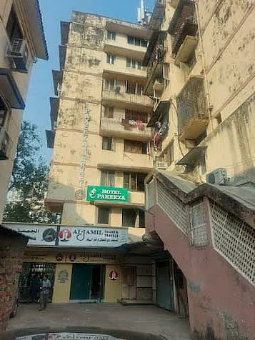 Pakeeza guest house in Grant Road