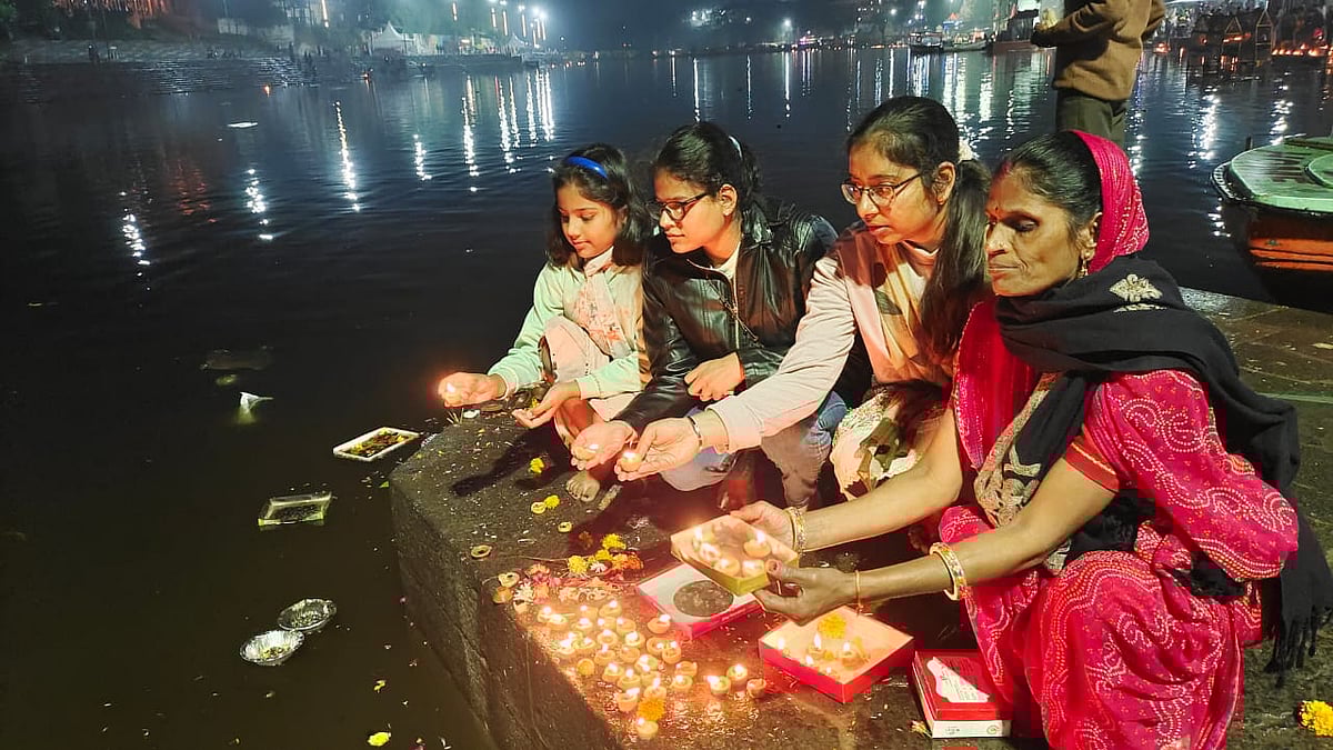 Women and girls doing deep daan to mark Kartik Purnima 