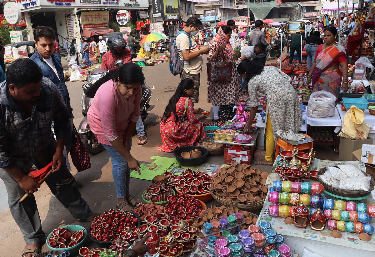 PHOTOS: Pune Markets Abuzz With Diwali Shoppers For Diyas, Killas