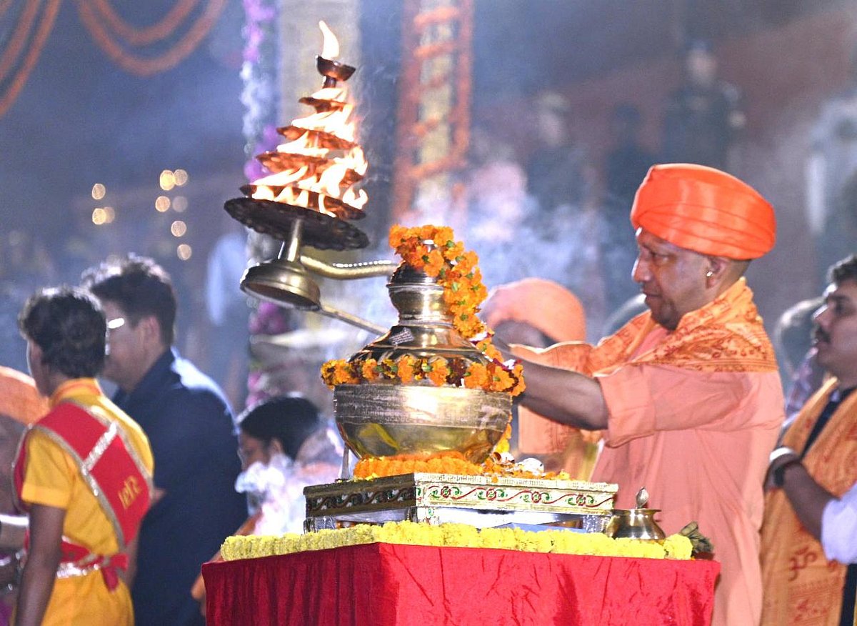 UP: Ayodhya Lit Up With 22.23 Lakh Diyas On Deepotsav 2023 To Set New ...