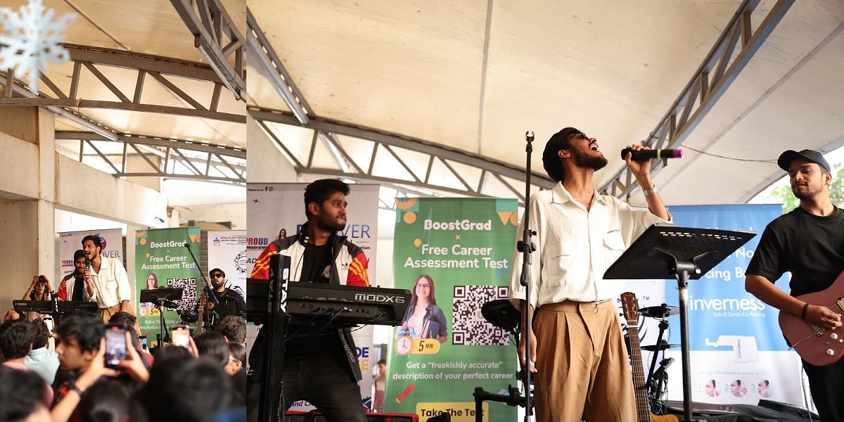 Music enthusiasts danced to the beats of the tune