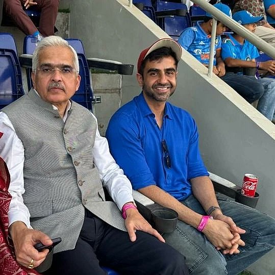 Zerodha co-founder Nikhil Kamath with Reserve Bank of India Governor Shaktikanta Das.