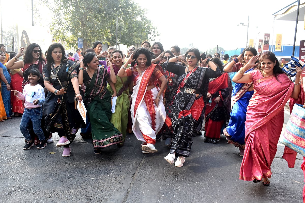 Thousands of women participated in the ‘One Bharat Sari Walkathon’ organised by The Ministry of
Textiles at BKC on Sunday.