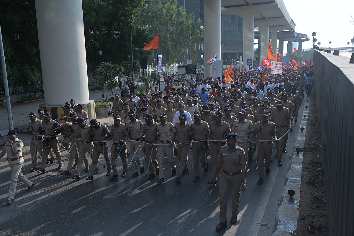 Dharavi Bachao Morcha by UBT Sena group led by Uddhav Thackeray 