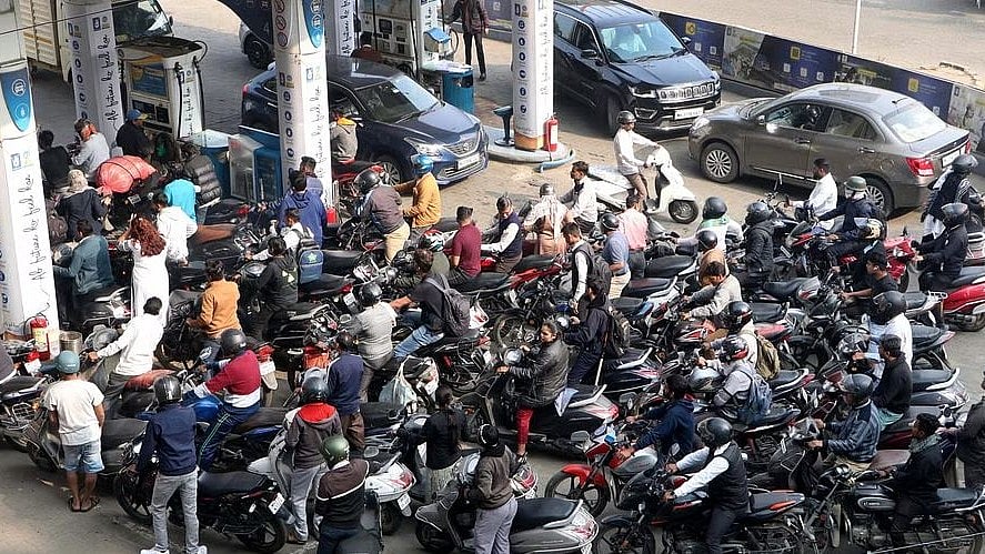 'Enough Stock Available': Mumbai Police Appeals People Against 'Panic Buying' Of Petrol, Diesel, CNG Amid Truck Drivers' Strike