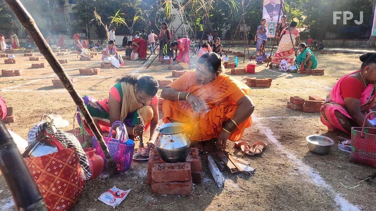 Women prepare pongal in pots