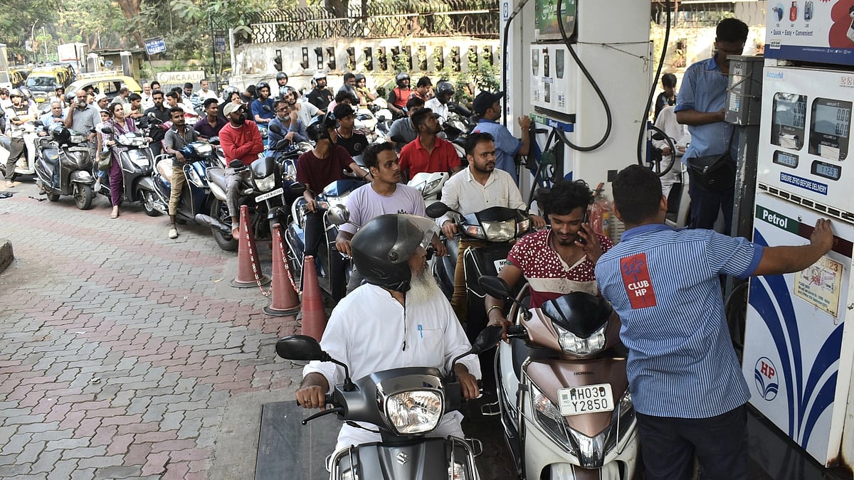 Fuel Shortage Crisis Grips Mumbai As Truckers' Strike Causes Petrol