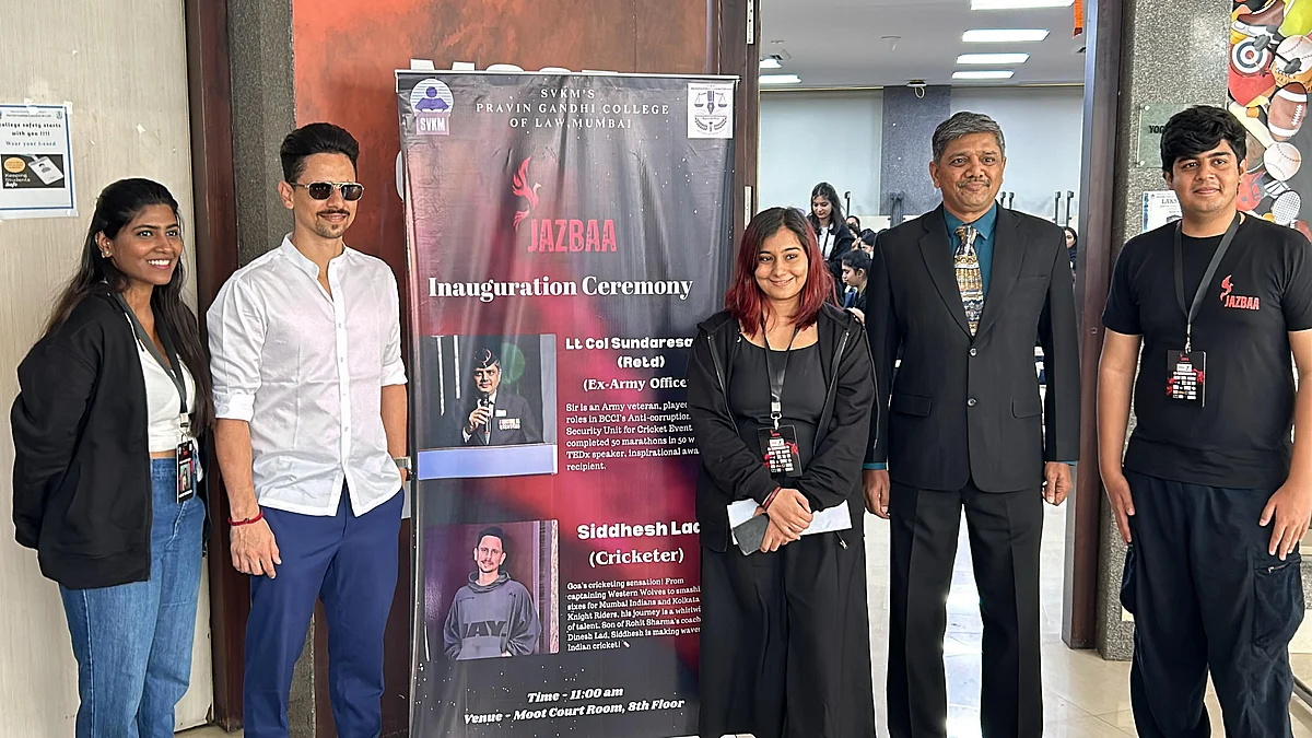 Students with Lt Col Sundersan
R, and Mr. Siddesh Lad