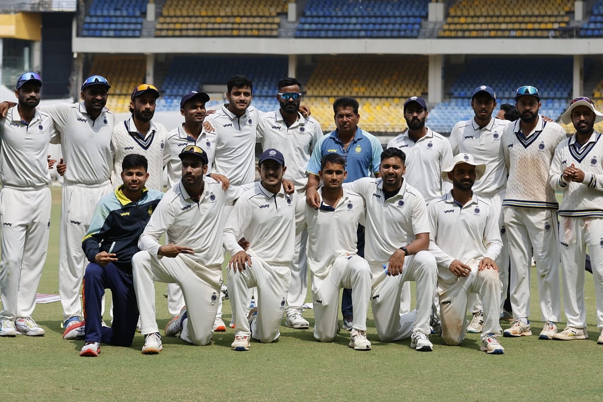 Madhya Pradesh posing for group photo after entering into the Ranji Trophy semifinals.