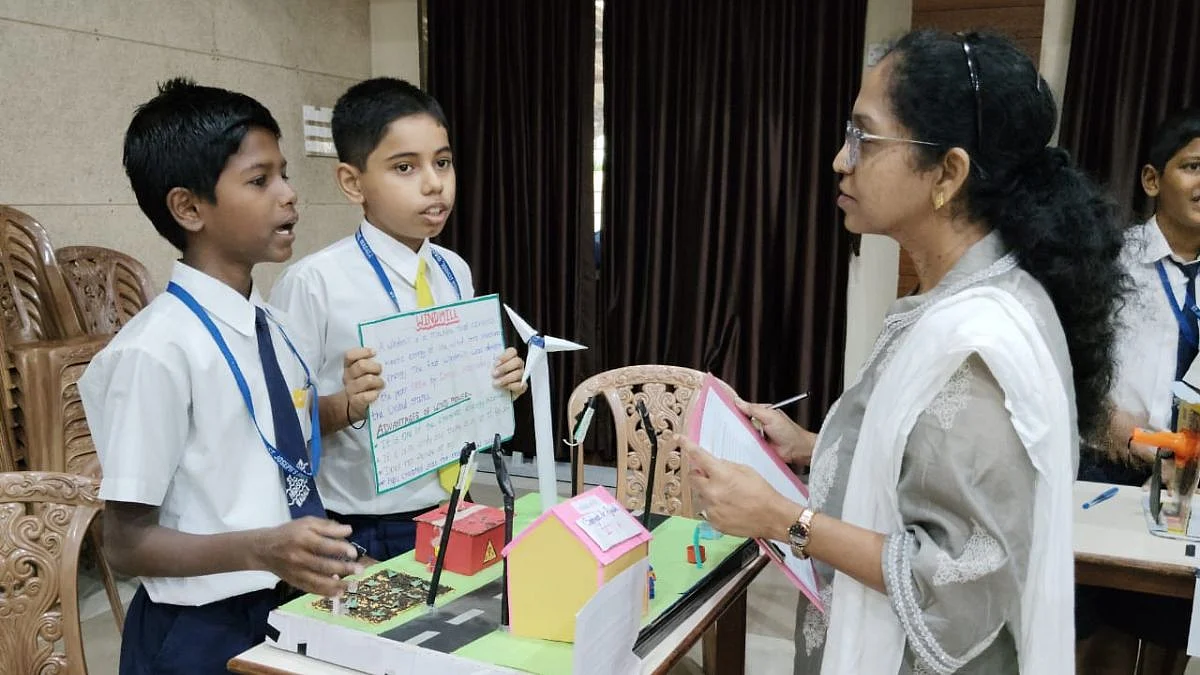 Project on energy conservation being viewed by a judge