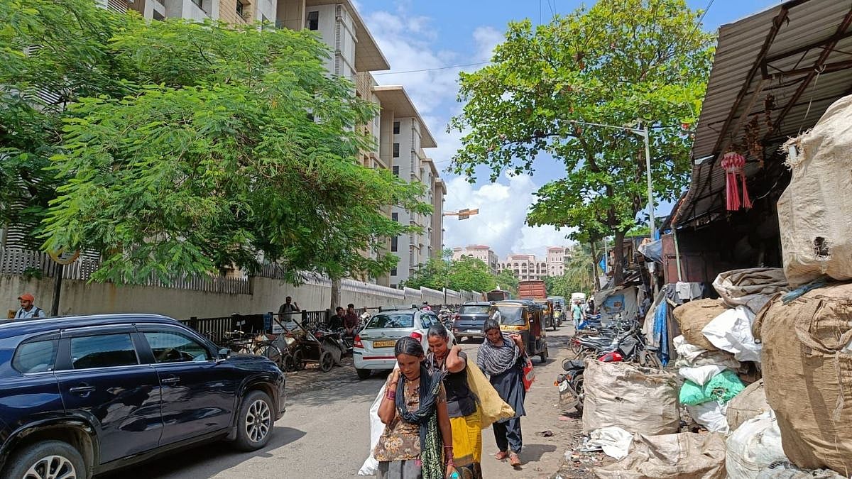 Mumbai's Poorly Planned Footpaths Draw Ire From Citizens 